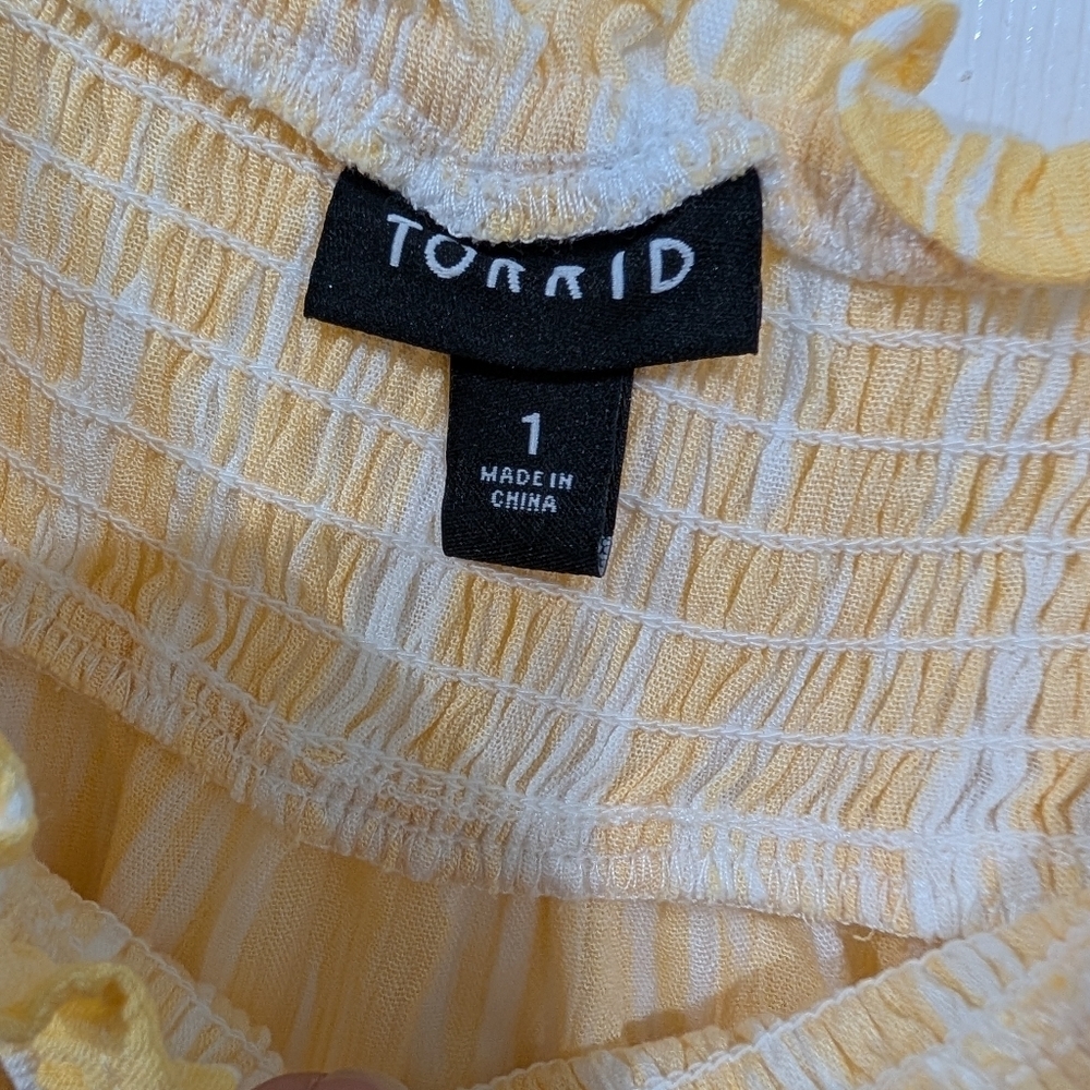 Torrid Yellow and White Washable Gauze Smocked Yoke Top in Size 1 (14/16) - Picture 3 of 9